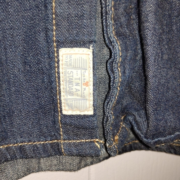 3/ $30 NWOT tna boyfriend button down denim - Picture 4 of 5